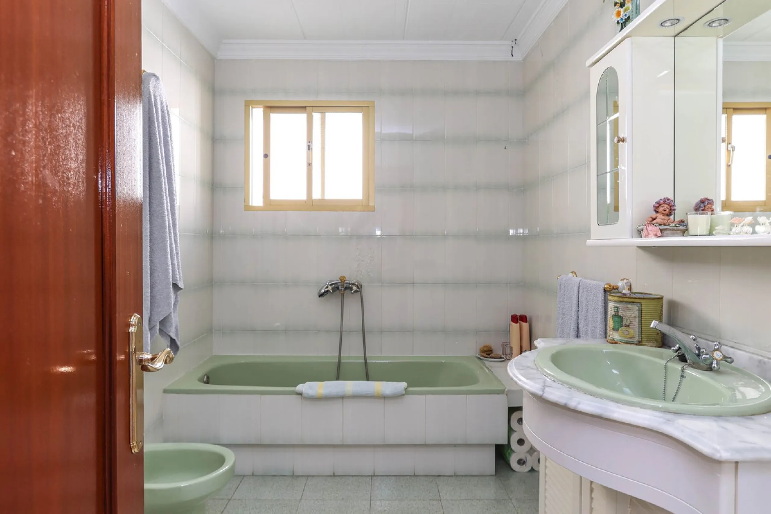 House - Townhouse в продаже в Casarabonela, Málaga. В доме 4 спален и 2 ванных комнат. Площадь дома 800 м². Площадь участка 3000 м²