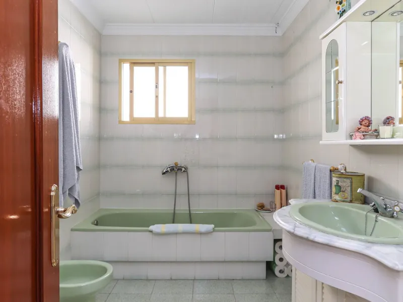 House - Townhouse в продаже в Casarabonela, Málaga. В доме 4 спален и 2 ванных комнат. Площадь дома 800 м². Площадь участка 3000 м²