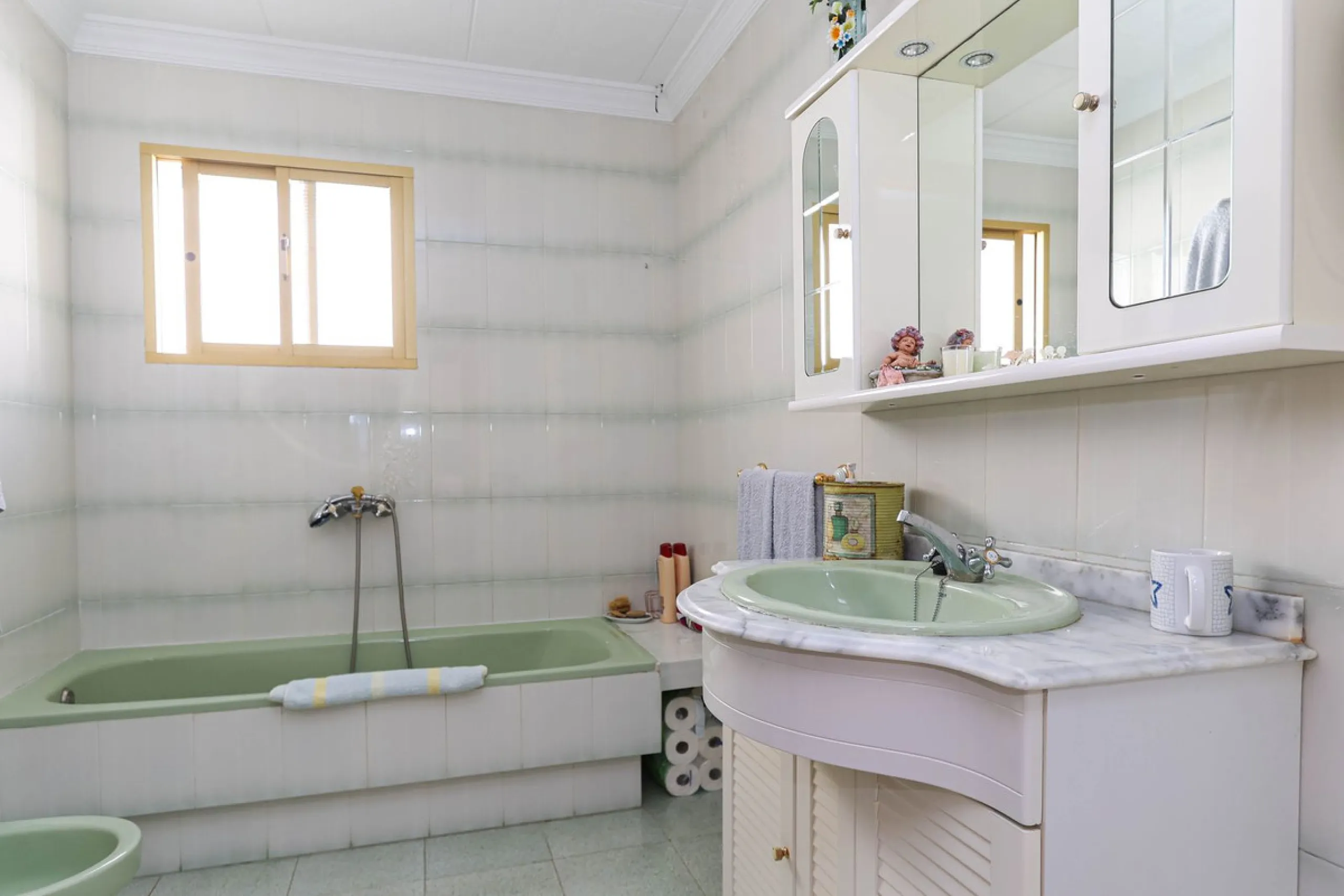 House - Townhouse в продаже в Casarabonela, Málaga. В доме 4 спален и 2 ванных комнат. Площадь дома 800 м². Площадь участка 3000 м²