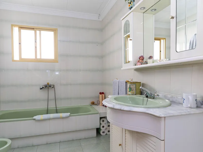 House - Townhouse в продаже в Casarabonela, Málaga. В доме 4 спален и 2 ванных комнат. Площадь дома 800 м². Площадь участка 3000 м²