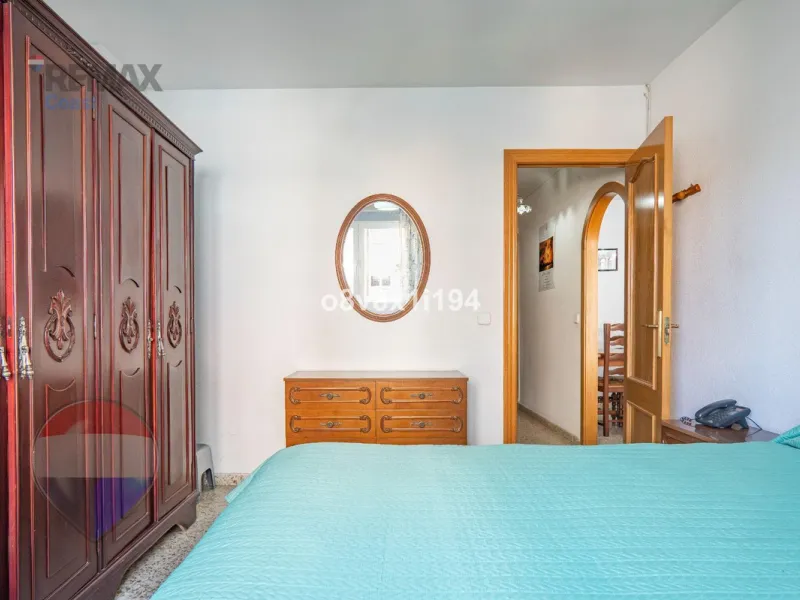 We present an exceptional opportunity to acquire an apartment in the highly sought-after area of Princesa Huelin, just 680 meters from the beach.