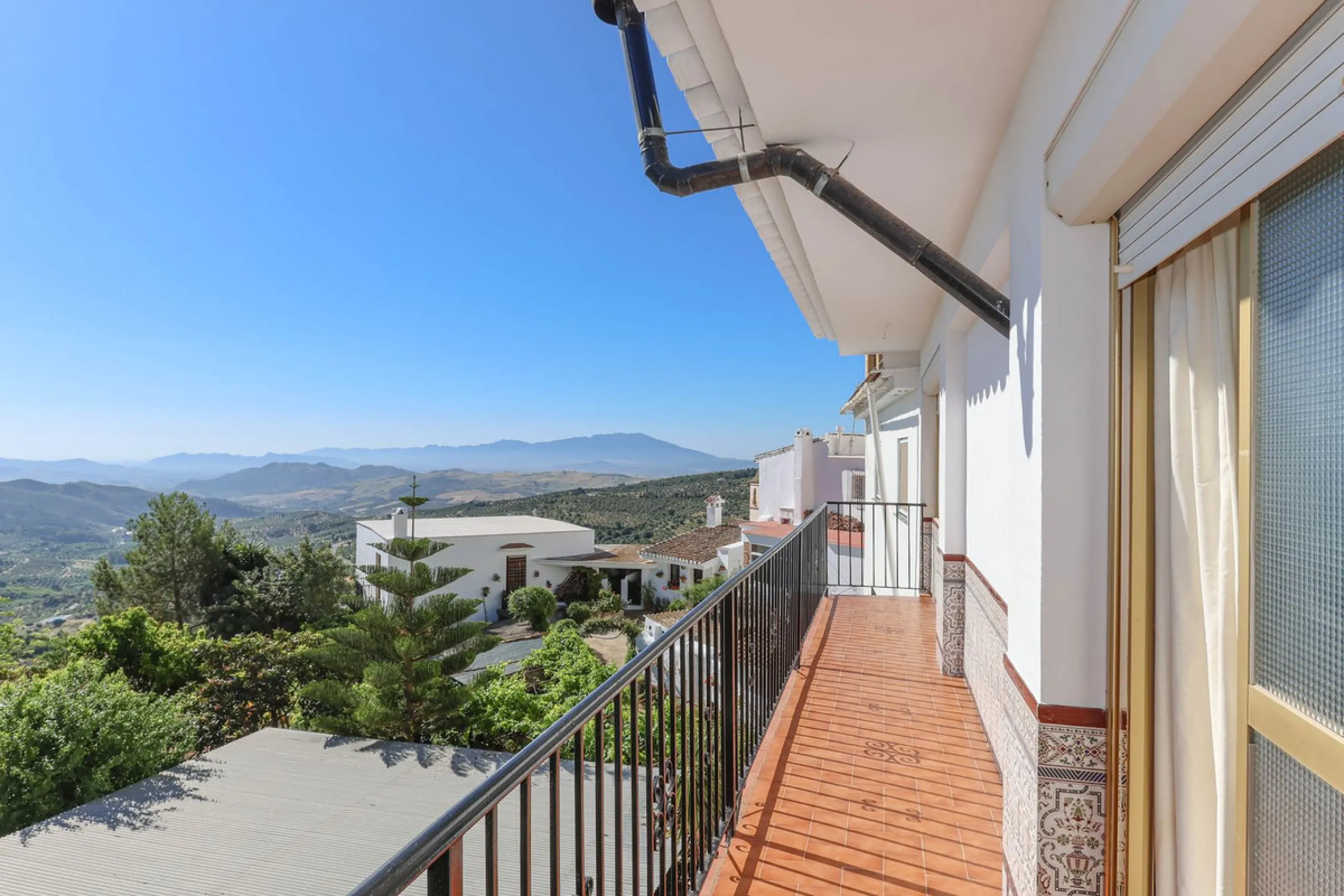 House - Townhouse в продаже в Casarabonela, Málaga. В доме 4 спален и 2 ванных комнат. Площадь дома 800 м². Площадь участка 3000 м²
