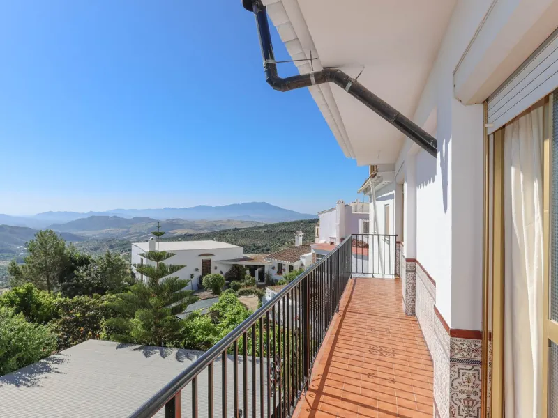 House - Townhouse в продаже в Casarabonela, Málaga. В доме 4 спален и 2 ванных комнат. Площадь дома 800 м². Площадь участка 3000 м²