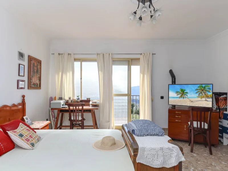 House - Townhouse в продаже в Casarabonela, Málaga. В доме 4 спален и 2 ванных комнат. Площадь дома 800 м². Площадь участка 3000 м²