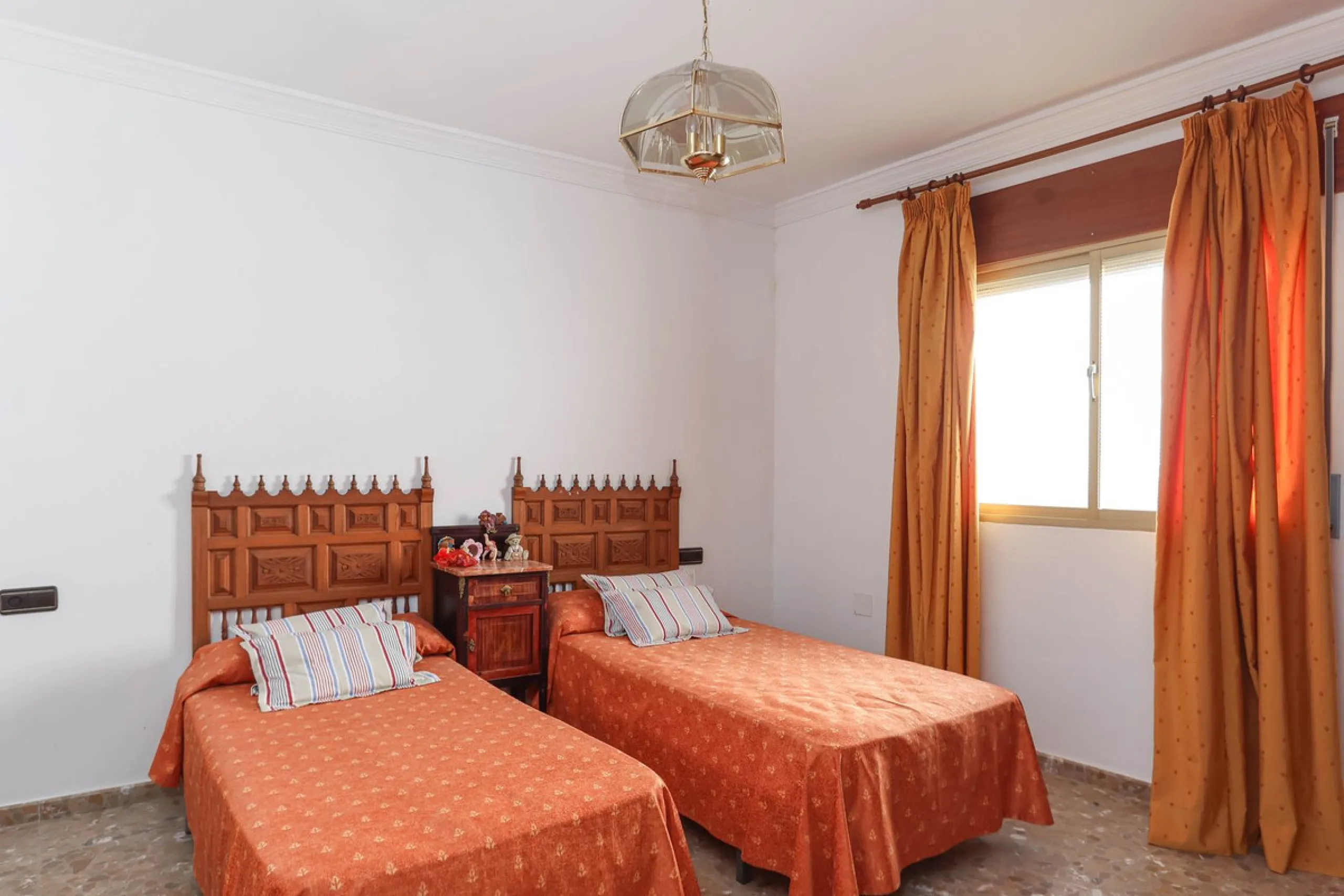 House - Townhouse в продаже в Casarabonela, Málaga. В доме 4 спален и 2 ванных комнат. Площадь дома 800 м². Площадь участка 3000 м²