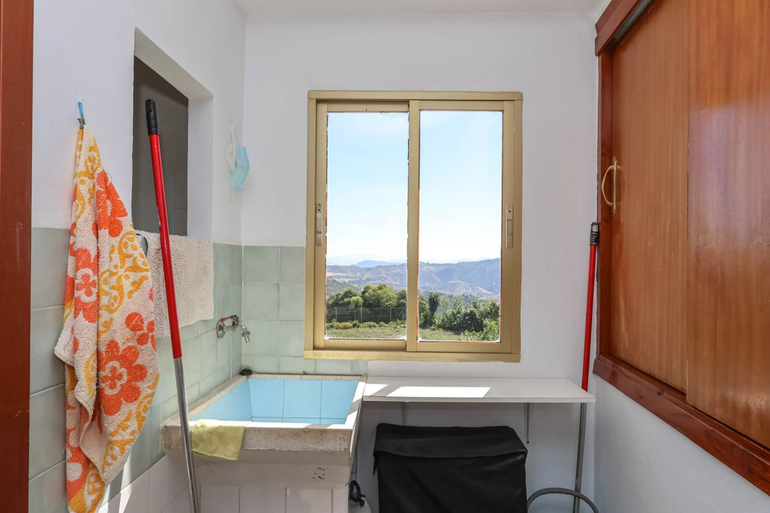 House - Townhouse в продаже в Casarabonela, Málaga. В доме 4 спален и 2 ванных комнат. Площадь дома 800 м². Площадь участка 3000 м²
