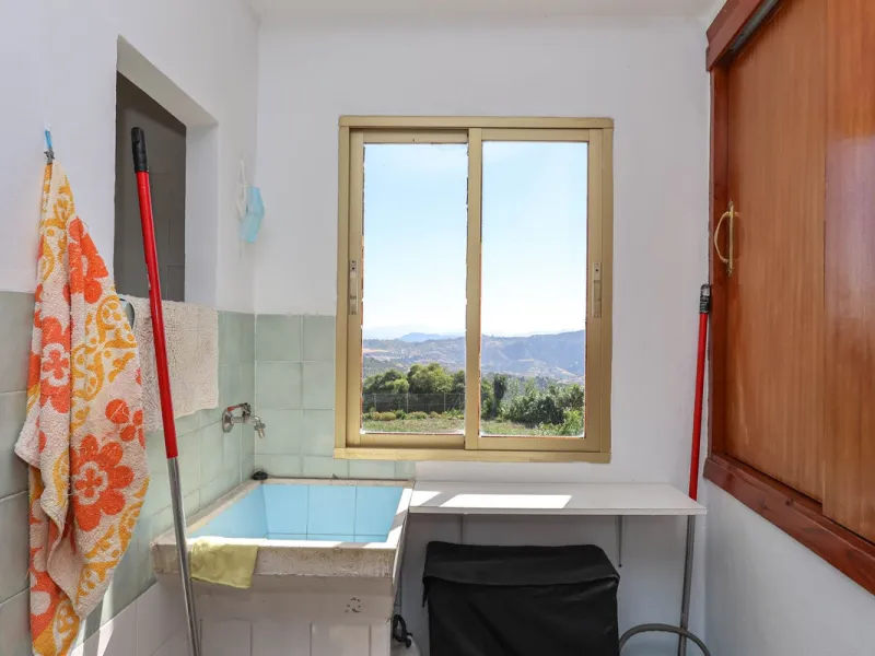 House - Townhouse в продаже в Casarabonela, Málaga. В доме 4 спален и 2 ванных комнат. Площадь дома 800 м². Площадь участка 3000 м²