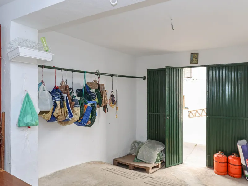 House - Townhouse в продаже в Casarabonela, Málaga. В доме 4 спален и 2 ванных комнат. Площадь дома 800 м². Площадь участка 3000 м²