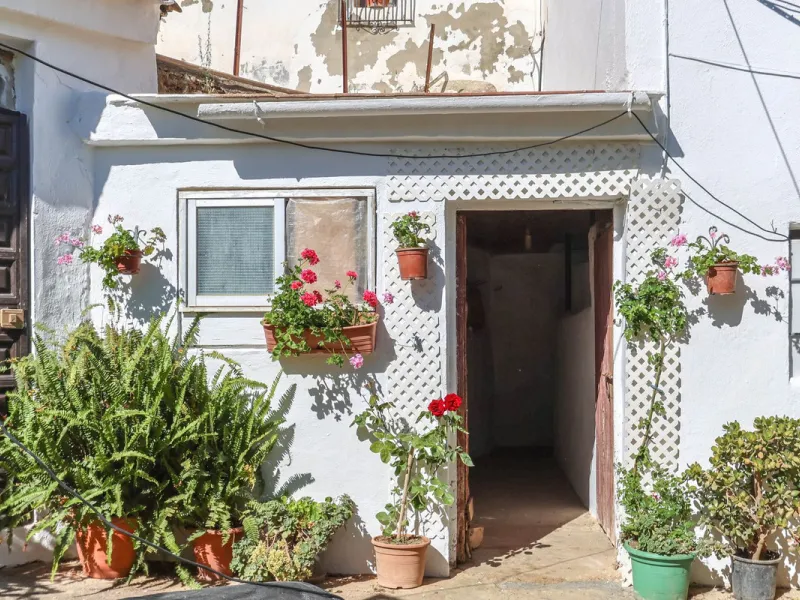 House - Townhouse в продаже в Casarabonela, Málaga. В доме 4 спален и 2 ванных комнат. Площадь дома 800 м². Площадь участка 3000 м²