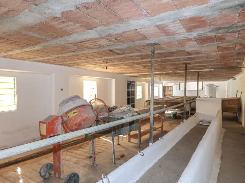 House - Townhouse в продаже в Casarabonela, Málaga. В доме 4 спален и 2 ванных комнат. Площадь дома 800 м². Площадь участка 3000 м²