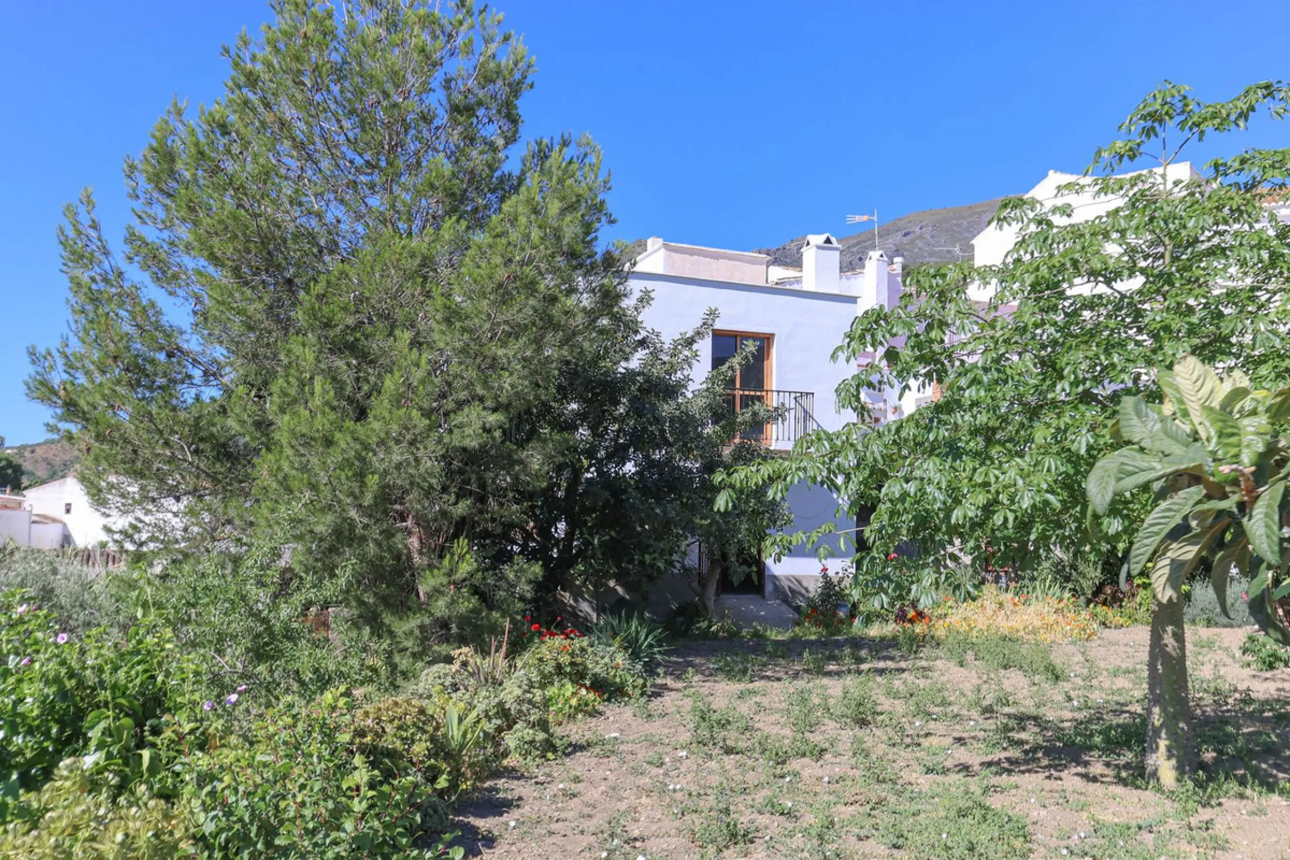 House - Townhouse в продаже в Casarabonela, Málaga. В доме 4 спален и 2 ванных комнат. Площадь дома 800 м². Площадь участка 3000 м²
