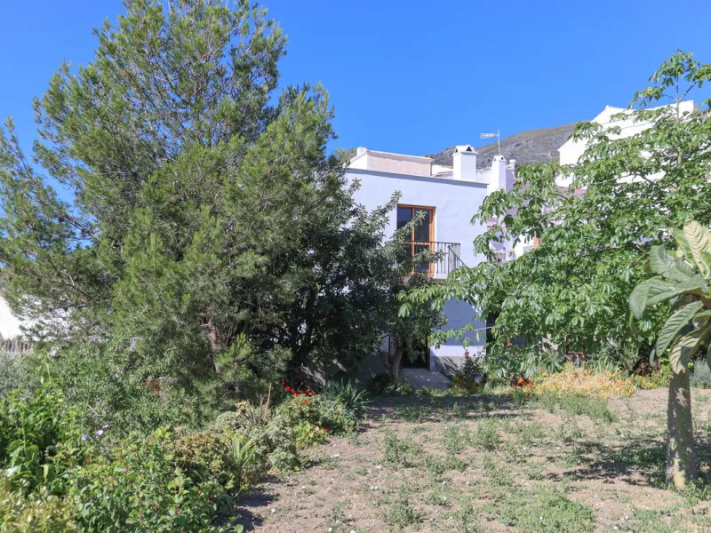House - Townhouse в продаже в Casarabonela, Málaga. В доме 4 спален и 2 ванных комнат. Площадь дома 800 м². Площадь участка 3000 м²