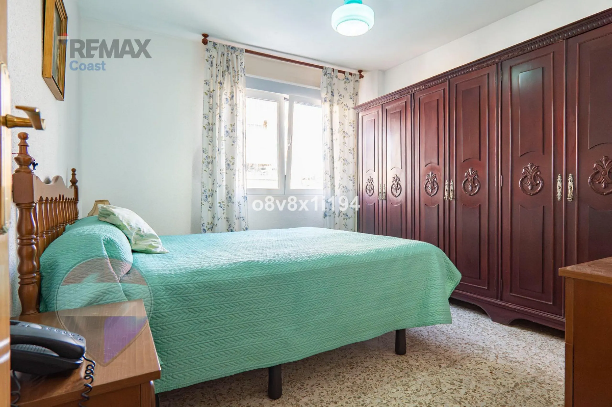 We present an exceptional opportunity to acquire an apartment in the highly sought-after area of Princesa Huelin, just 680 meters from the beach.