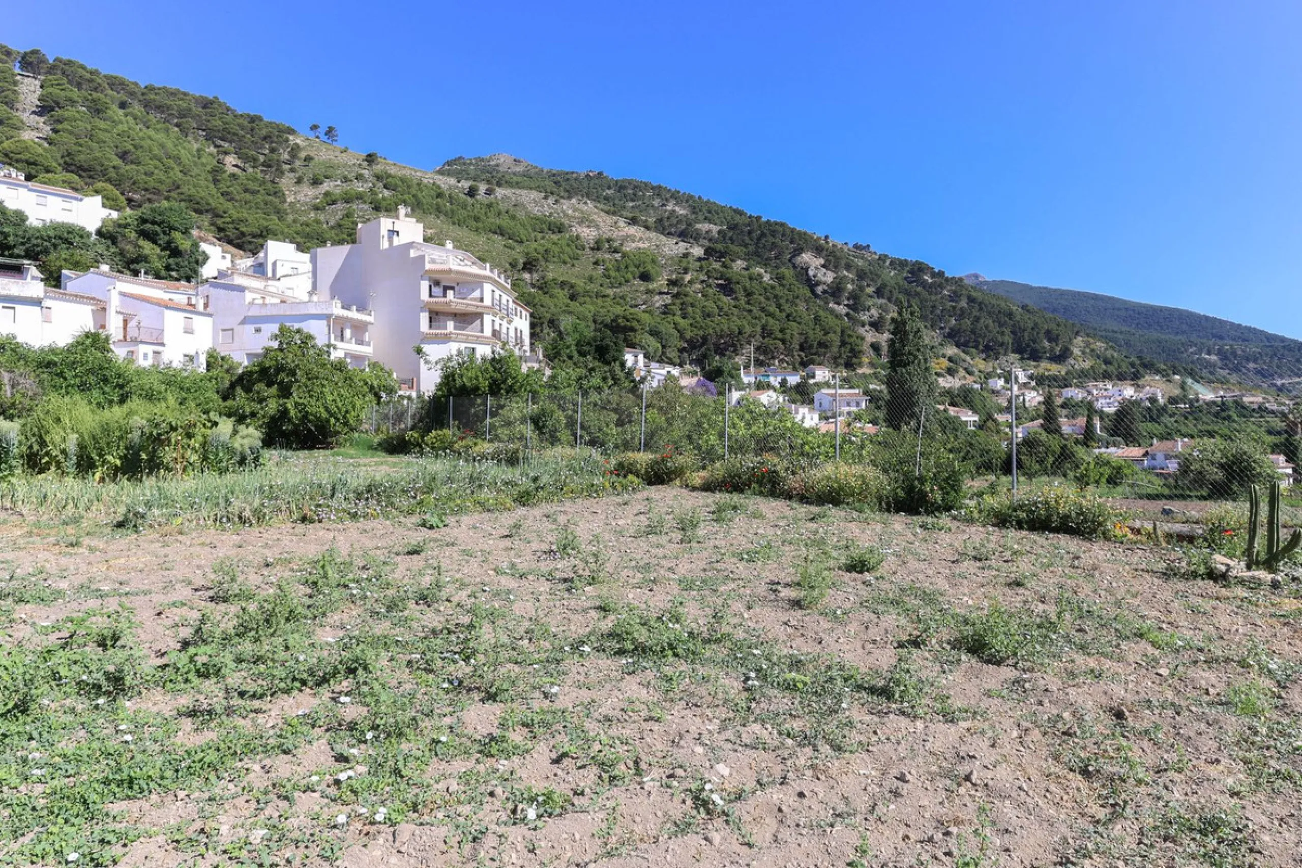 House - Townhouse в продаже в Casarabonela, Málaga. В доме 4 спален и 2 ванных комнат. Площадь дома 800 м². Площадь участка 3000 м²