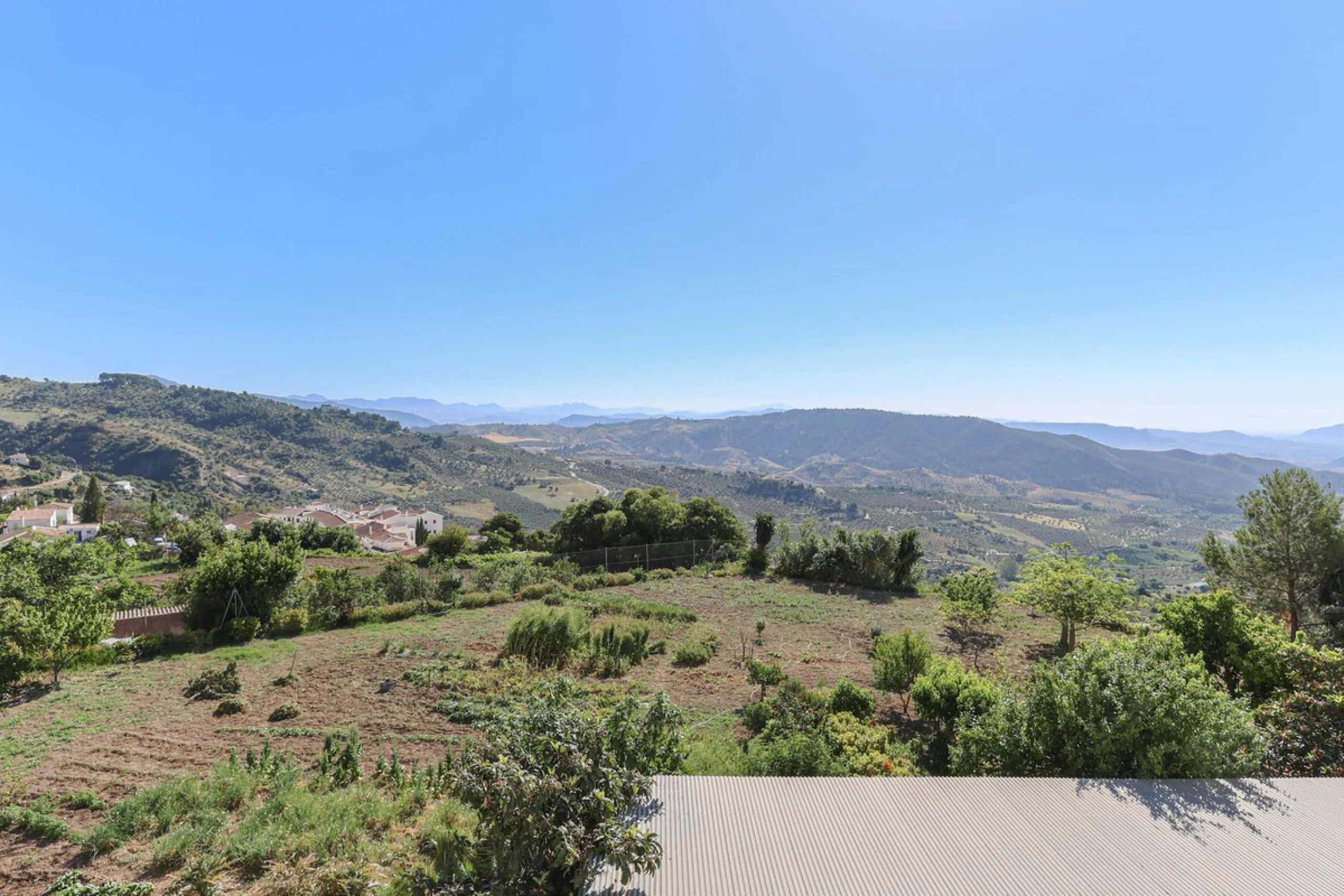 House - Townhouse в продаже в Casarabonela, Málaga. В доме 4 спален и 2 ванных комнат. Площадь дома 800 м². Площадь участка 3000 м²