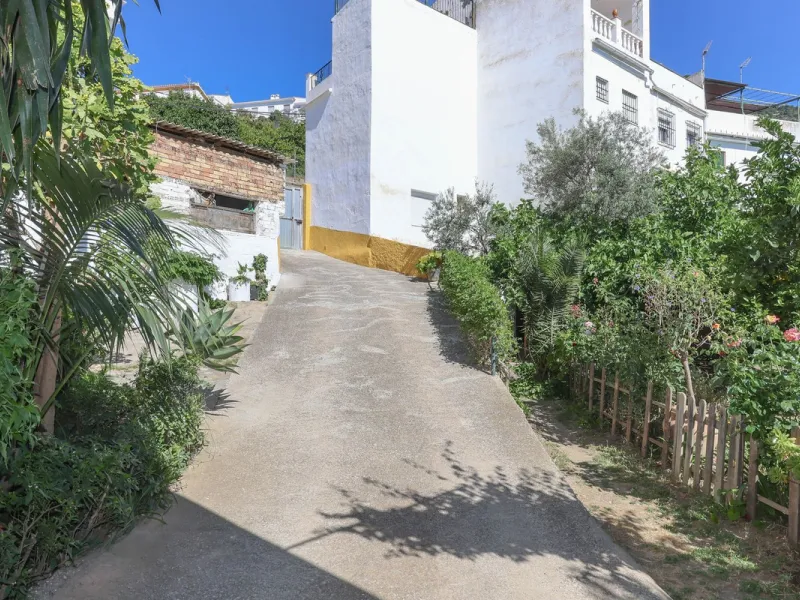 House - Townhouse в продаже в Casarabonela, Málaga. В доме 4 спален и 2 ванных комнат. Площадь дома 800 м². Площадь участка 3000 м²