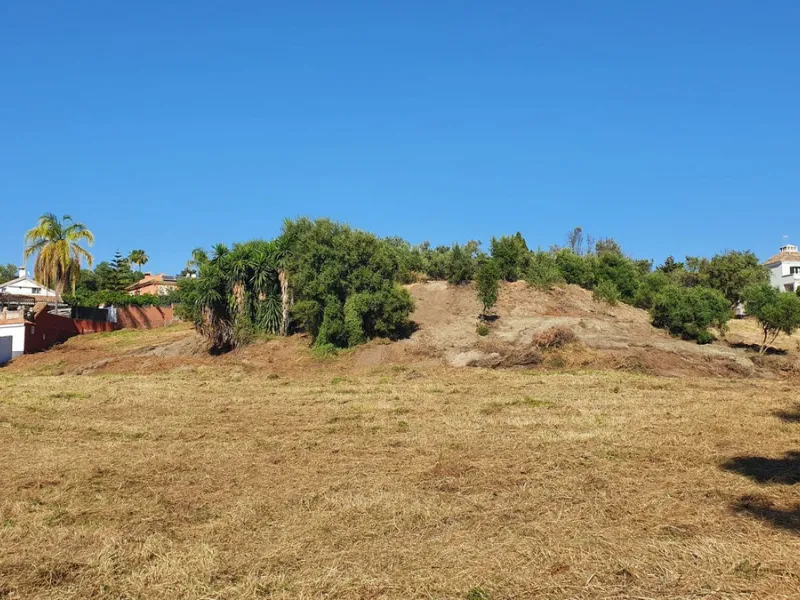 Plot - Land в продаже в Marbella, Málaga. Площадь участка 14423 м²