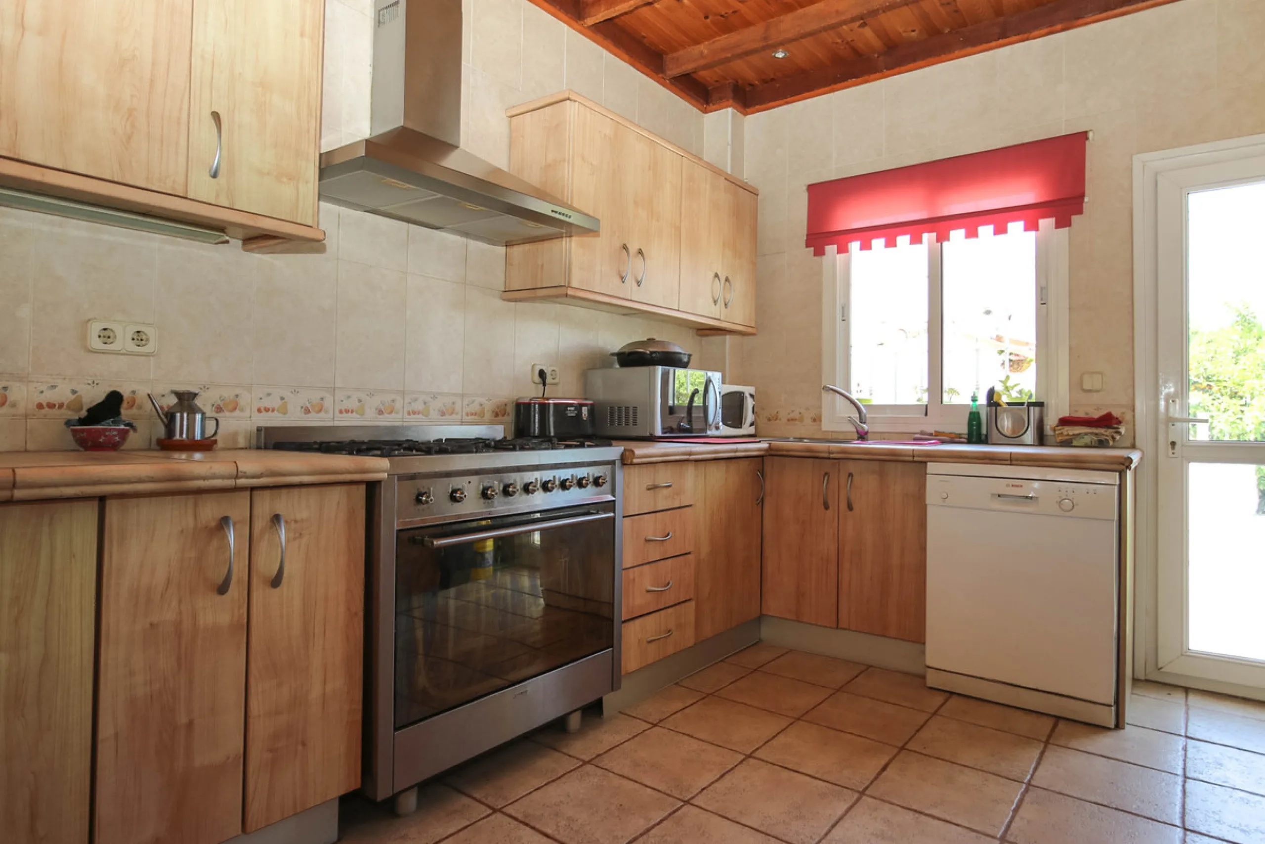 Geräumige Villa mit separatem Gästeappartement in ruhiger Lage