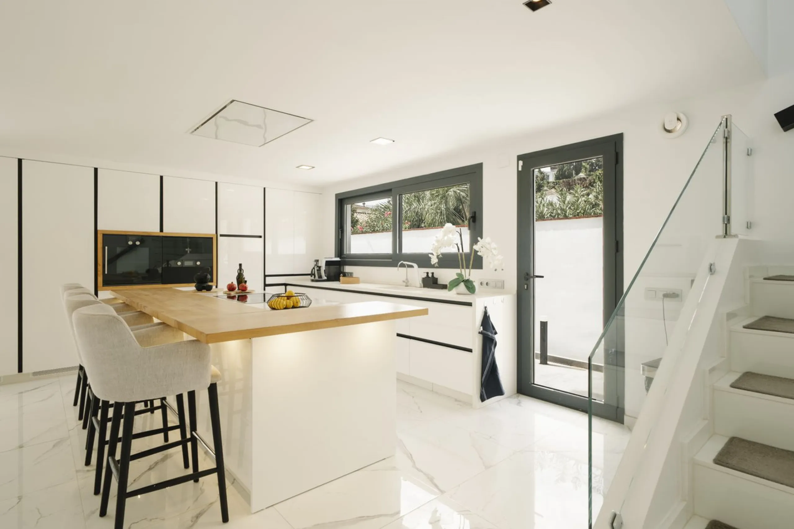 Luxury Investment Villa in Nueva Andalucía – Prime Location & High Rental Yield