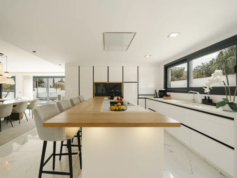 Luxury Investment Villa in Nueva Andalucía – Prime Location & High Rental Yield