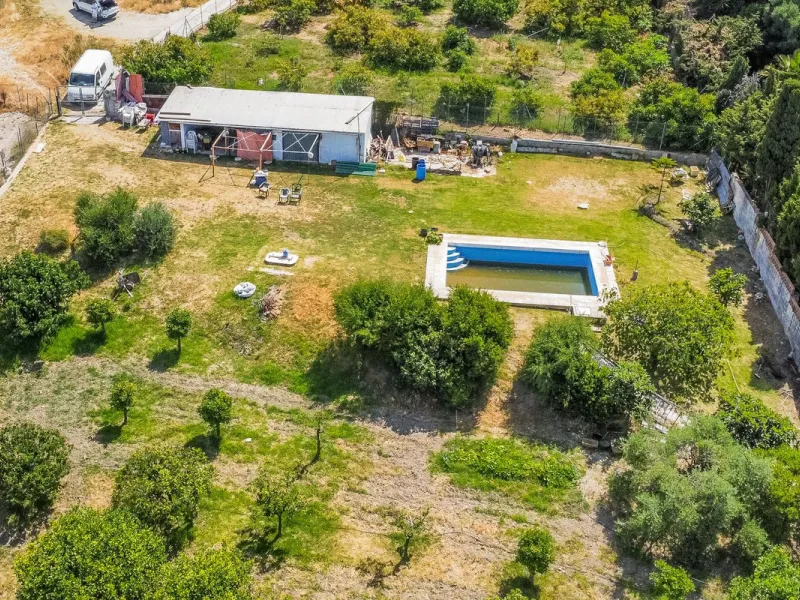 Plot - Land with Ruin в продаже в Estepona, Málaga. Площадь дома 100 м². Площадь участка 4491 м²