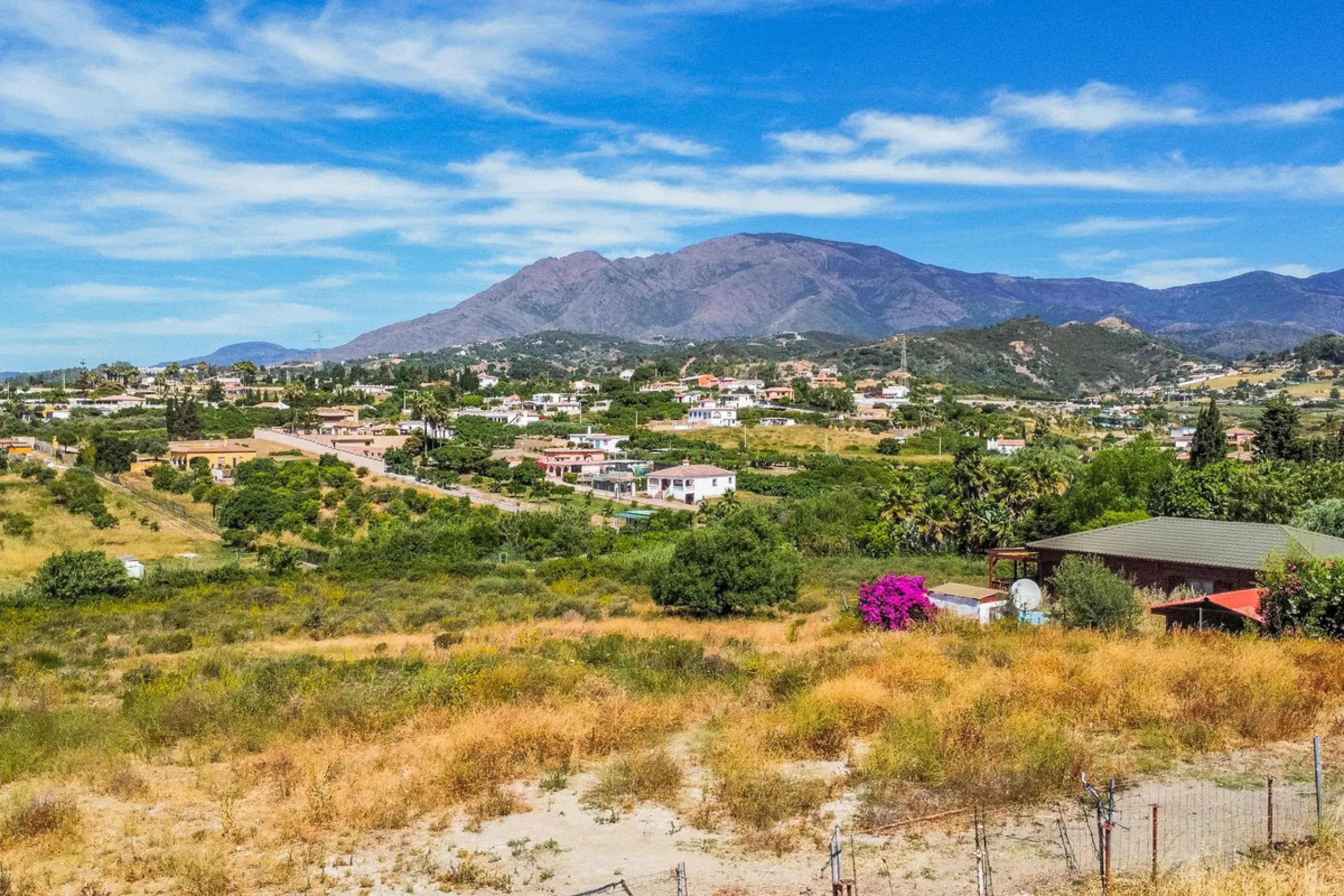 Plot - Land with Ruin в продаже в Estepona, Málaga. Площадь дома 100 м². Площадь участка 4491 м²