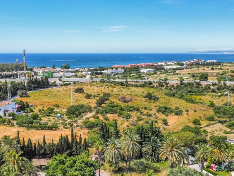 Plot - Land with Ruin в продаже в Estepona, Málaga. Площадь дома 100 м². Площадь участка 4491 м²
