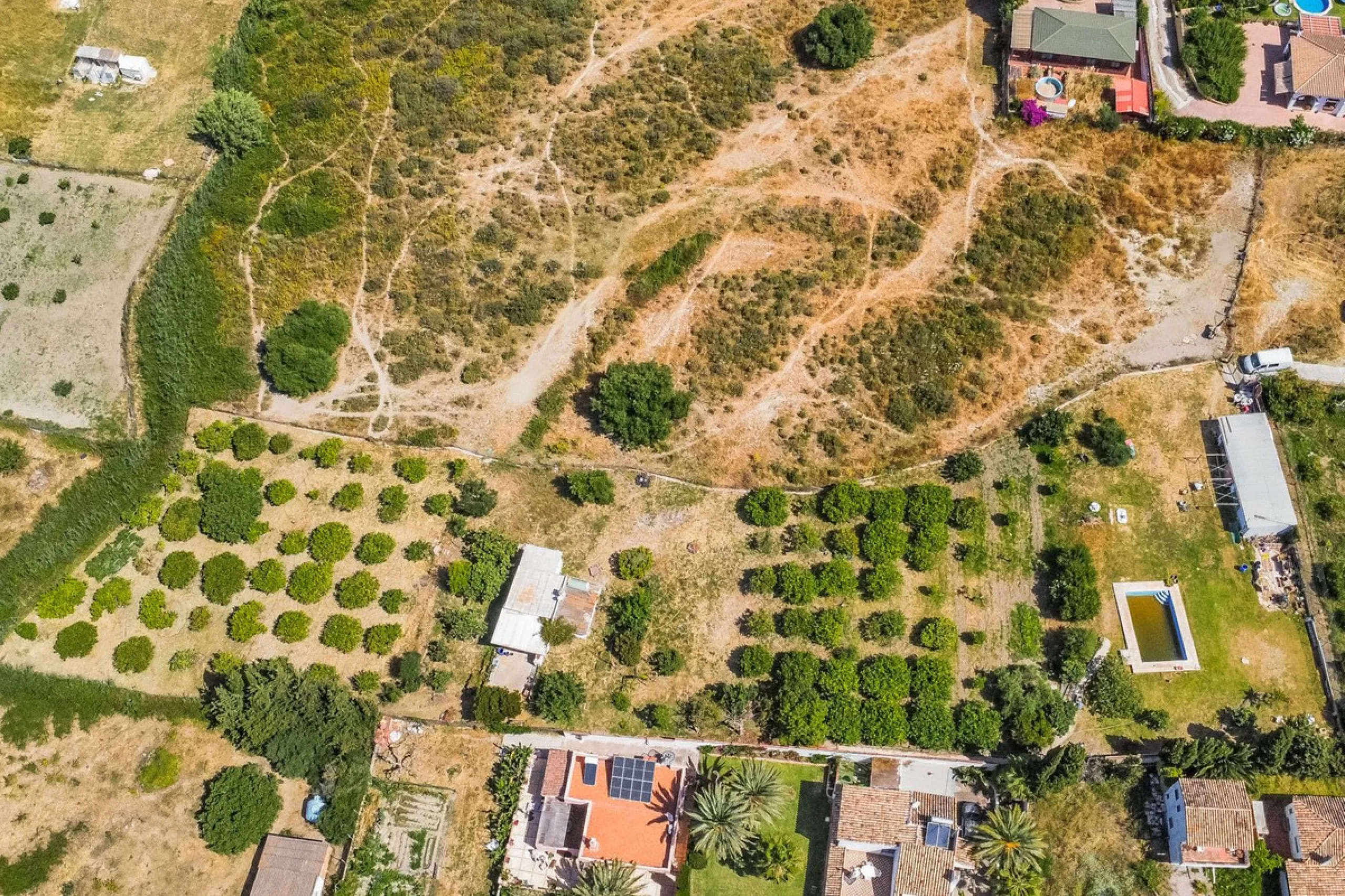 Plot - Land with Ruin в продаже в Estepona, Málaga. Площадь дома 100 м². Площадь участка 4491 м²