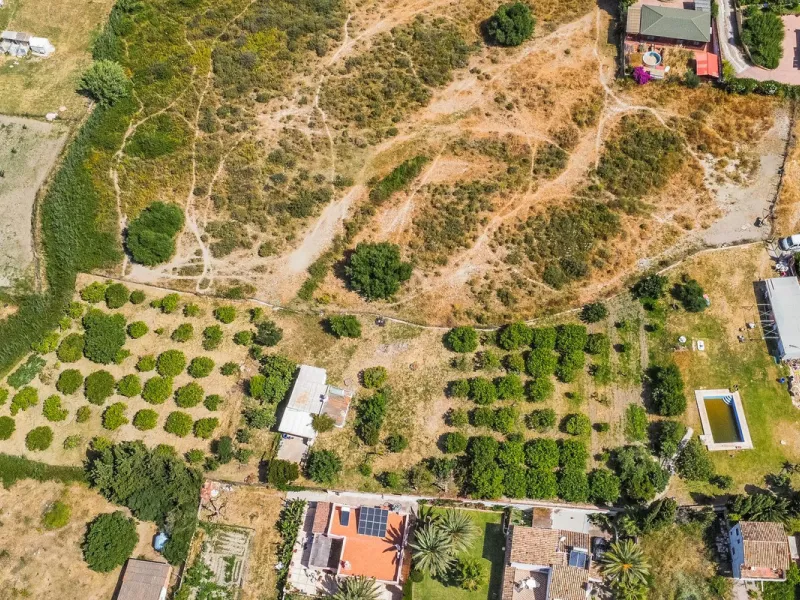 Plot - Land with Ruin в продаже в Estepona, Málaga. Площадь дома 100 м². Площадь участка 4491 м²