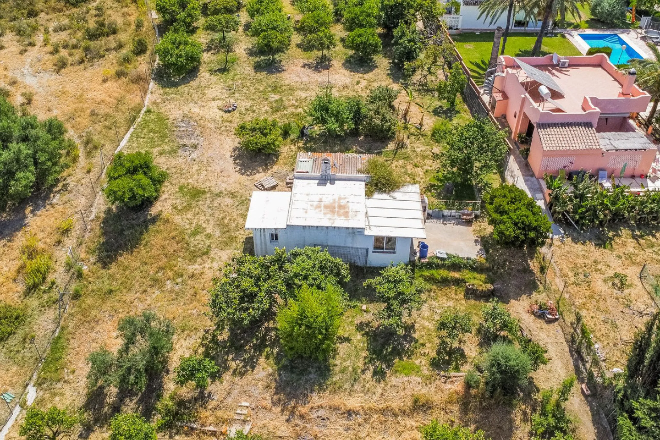 Plot - Land with Ruin в продаже в Estepona, Málaga. Площадь дома 100 м². Площадь участка 4491 м²
