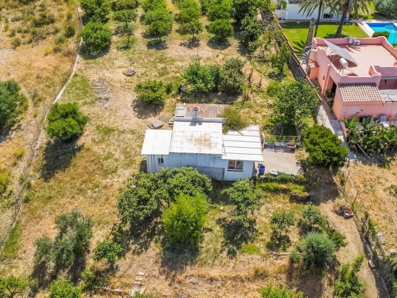 Plot - Land with Ruin в продаже в Estepona, Málaga. Площадь дома 100 м². Площадь участка 4491 м²