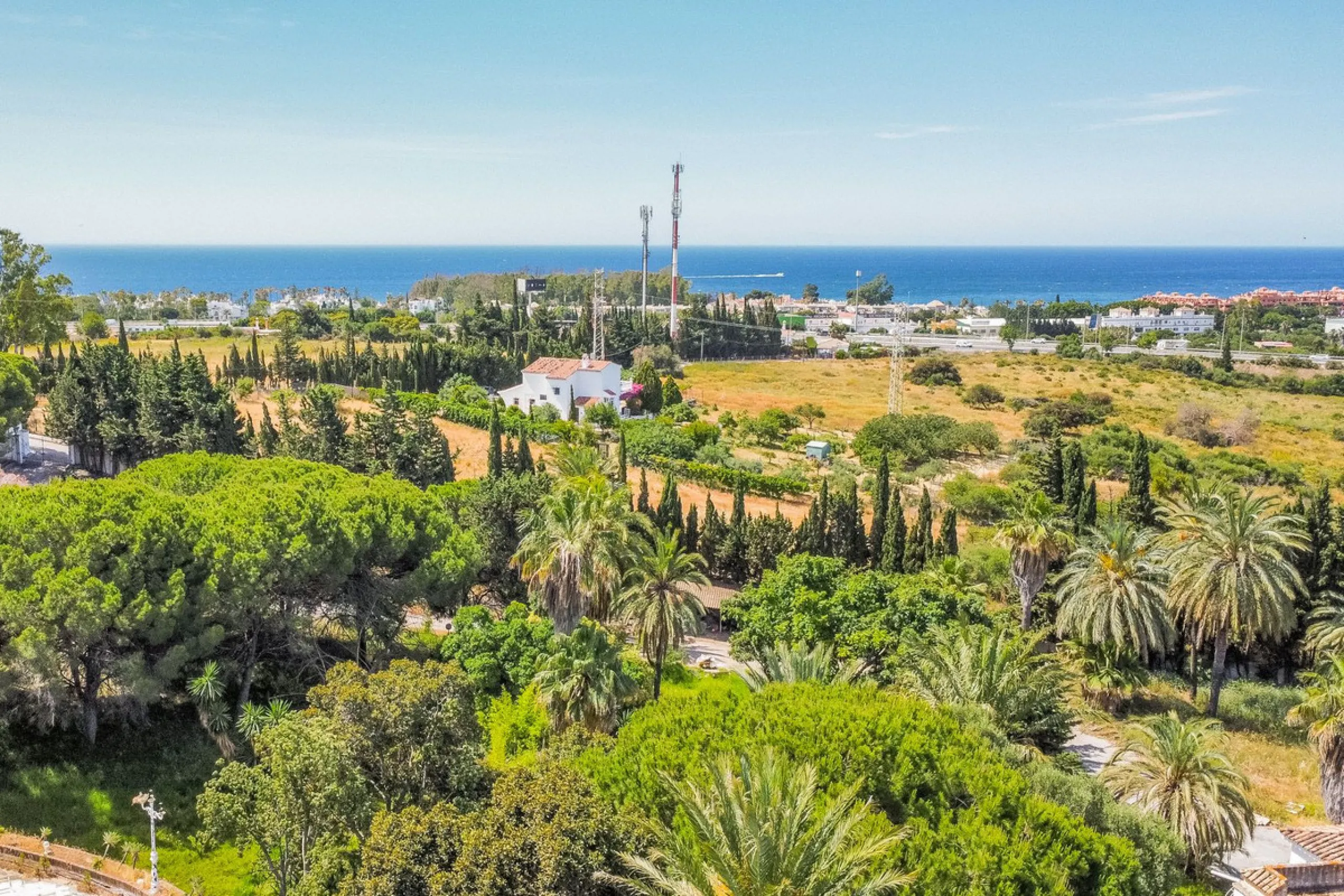 Plot - Land with Ruin в продаже в Estepona, Málaga. Площадь дома 100 м². Площадь участка 4491 м²