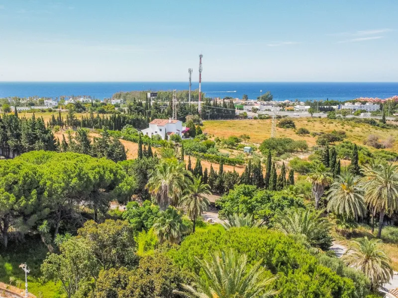 Plot - Land with Ruin в продаже в Estepona, Málaga. Площадь дома 100 м². Площадь участка 4491 м²