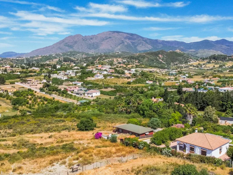 Plot - Land with Ruin в продаже в Estepona, Málaga. Площадь дома 100 м². Площадь участка 4491 м²