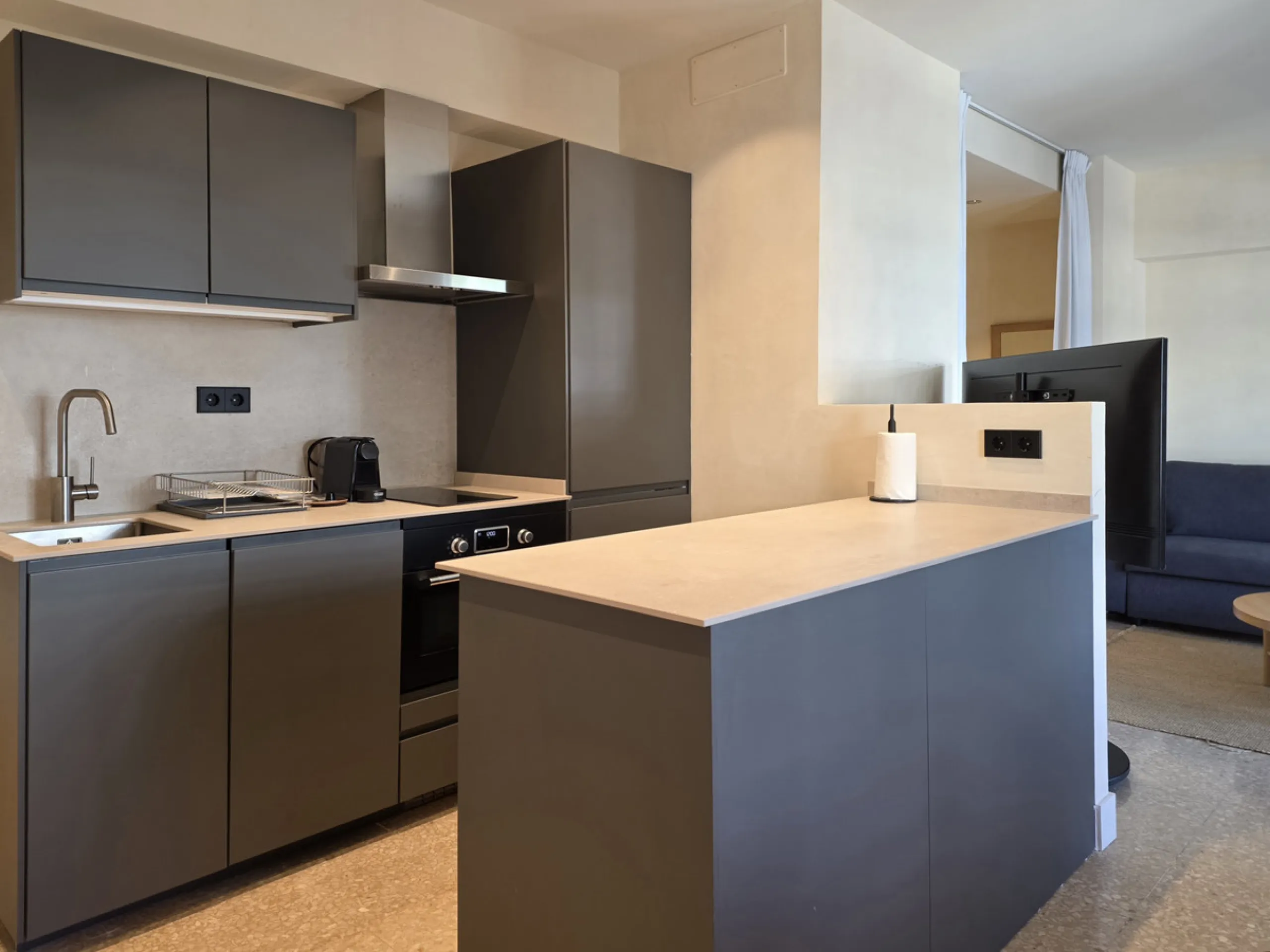 Apartment - Middle Floor Apartment в продаже в Marbella, Málaga. В доме 1 спален и 1 ванных комнат. Площадь дома 42 м²