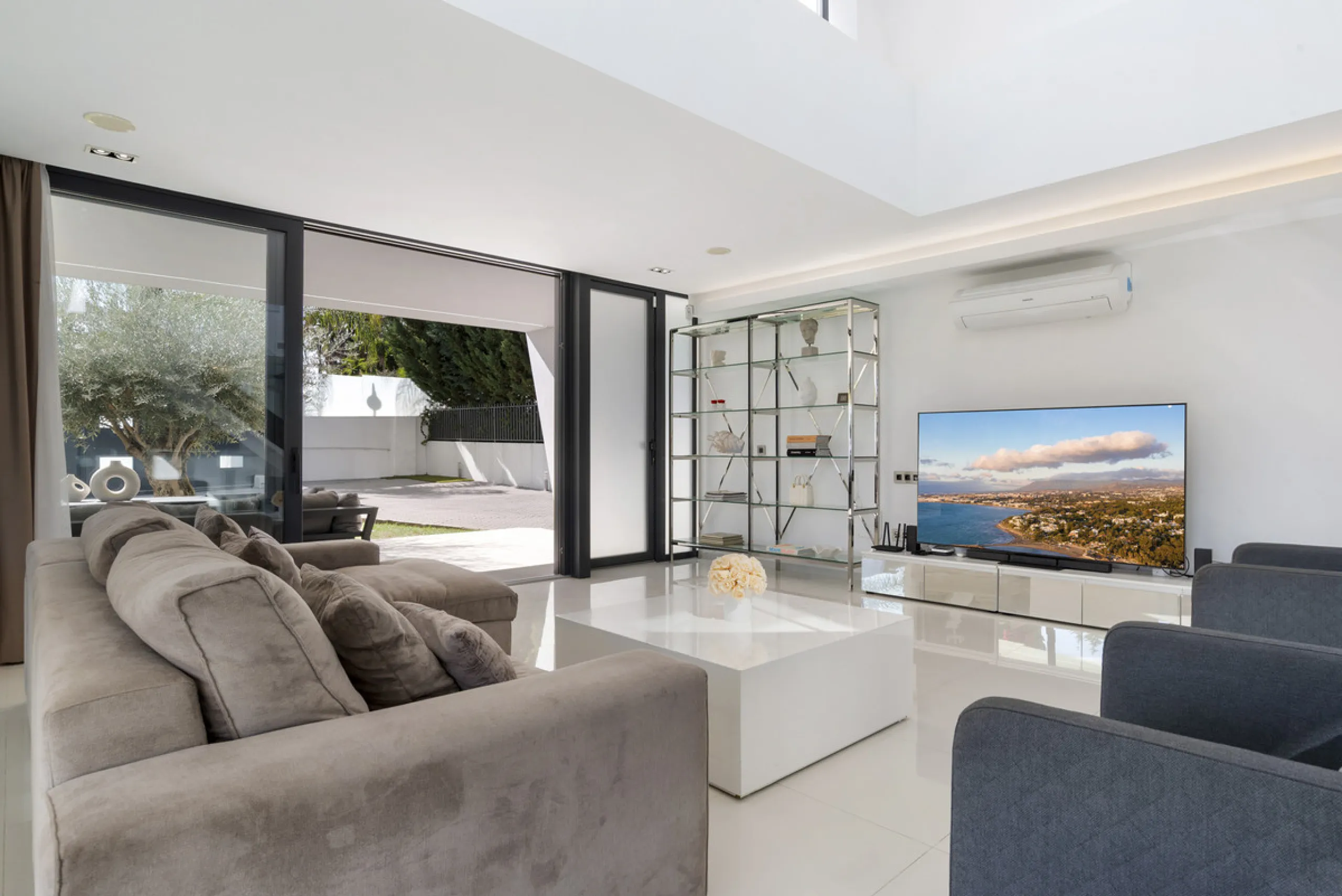 Nestled in the prestigious enclave of La Cerquilla, Villa La Cerquilla is a sanctuary of contemporary luxury surrounded by the beauty of Marbella's Golf Valley. Behind its private gates, the residence opens onto five generous double bedrooms, including a 