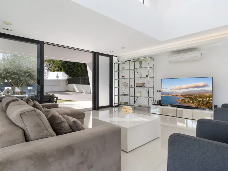 Nestled in the prestigious enclave of La Cerquilla, Villa La Cerquilla is a sanctuary of contemporary luxury surrounded by the beauty of Marbella's Golf Valley. Behind its private gates, the residence opens onto five generous double bedrooms, including a 