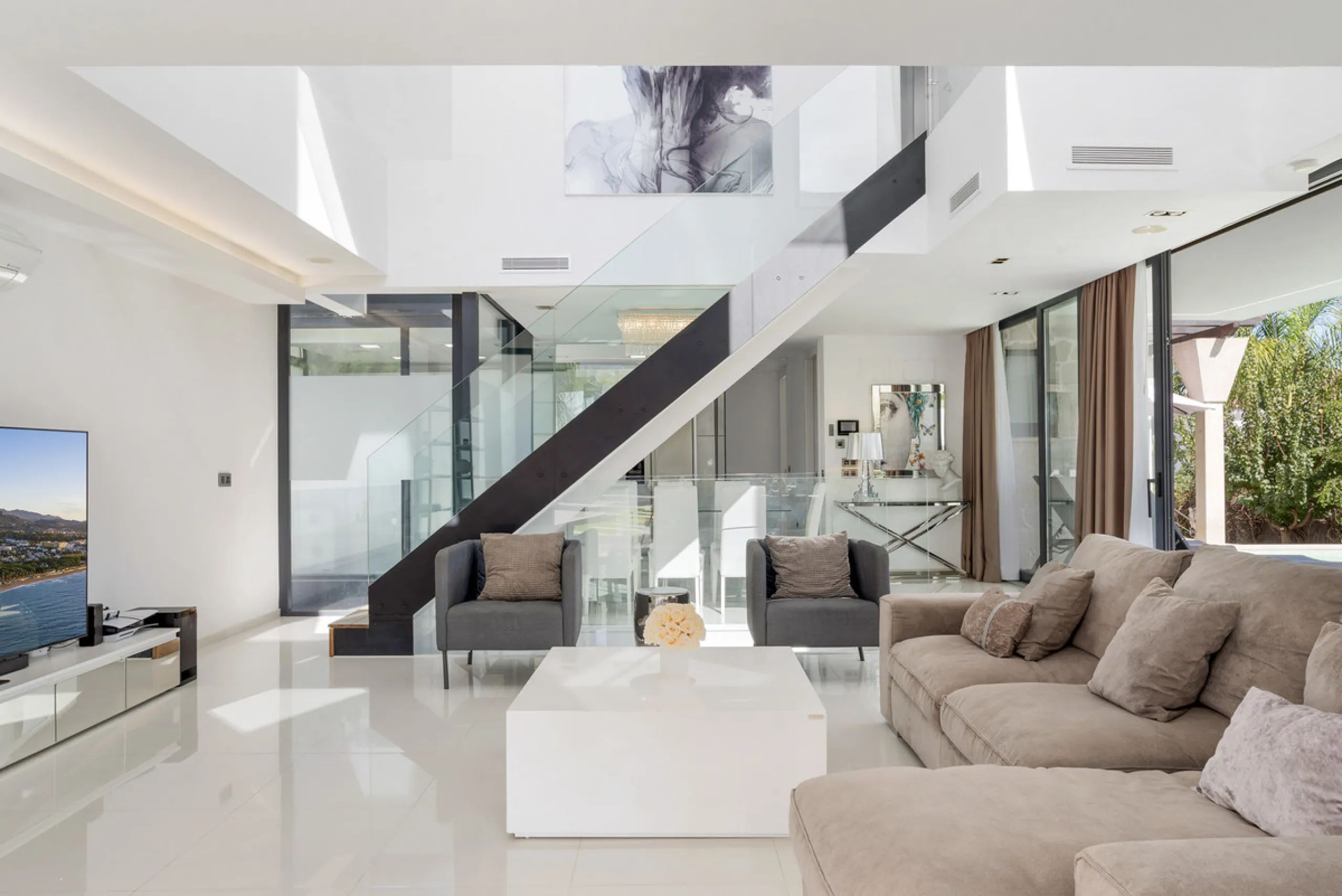 Nestled in the prestigious enclave of La Cerquilla, Villa La Cerquilla is a sanctuary of contemporary luxury surrounded by the beauty of Marbella's Golf Valley. Behind its private gates, the residence opens onto five generous double bedrooms, including a 