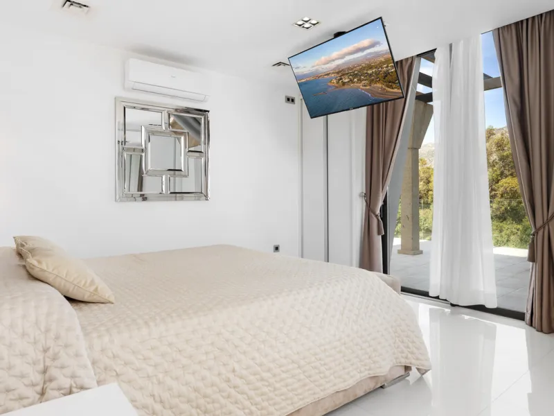 Nestled in the prestigious enclave of La Cerquilla, Villa La Cerquilla is a sanctuary of contemporary luxury surrounded by the beauty of Marbella's Golf Valley. Behind its private gates, the residence opens onto five generous double bedrooms, including a 