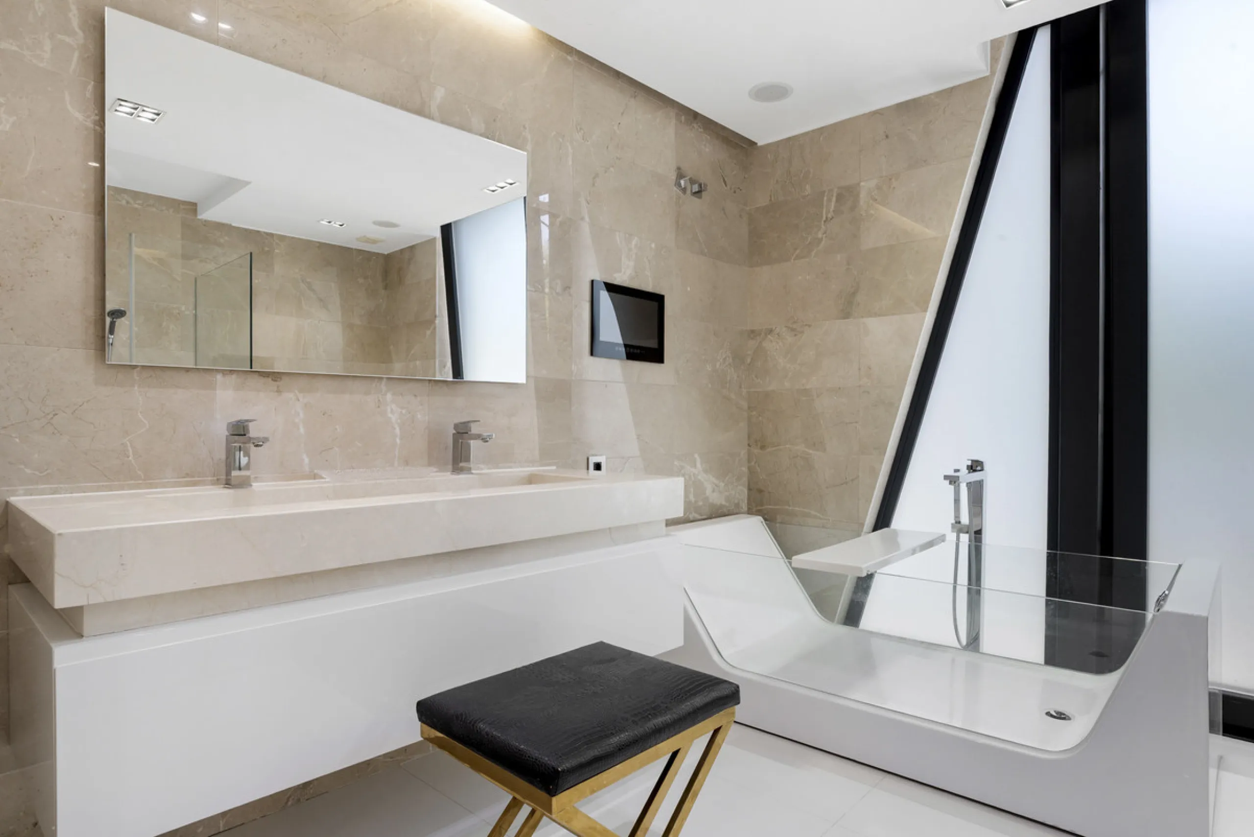 Nestled in the prestigious enclave of La Cerquilla, Villa La Cerquilla is a sanctuary of contemporary luxury surrounded by the beauty of Marbella's Golf Valley. Behind its private gates, the residence opens onto five generous double bedrooms, including a 