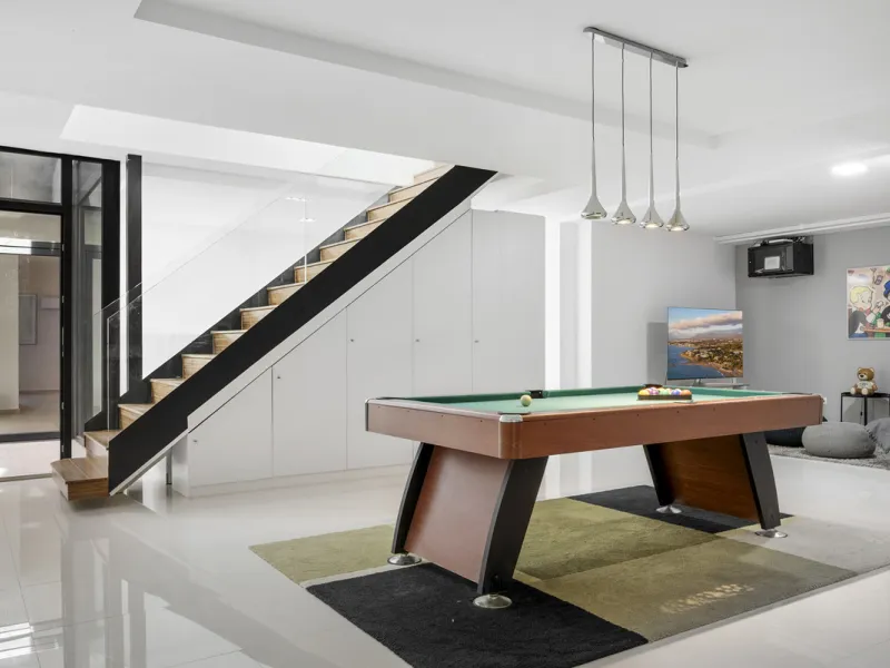 Nestled in the prestigious enclave of La Cerquilla, Villa La Cerquilla is a sanctuary of contemporary luxury surrounded by the beauty of Marbella's Golf Valley. Behind its private gates, the residence opens onto five generous double bedrooms, including a 