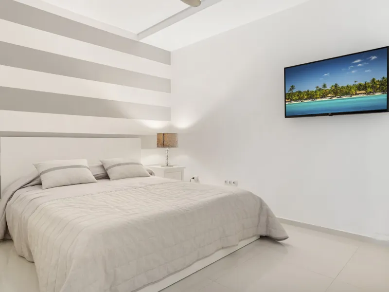 Nestled in the prestigious enclave of La Cerquilla, Villa La Cerquilla is a sanctuary of contemporary luxury surrounded by the beauty of Marbella's Golf Valley. Behind its private gates, the residence opens onto five generous double bedrooms, including a 
