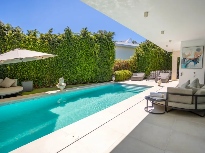 Architectural elegance meets Mediterranean serenity in this beautifully designed villa, tucked within the exclusive Arboleda residential enclave—perfectly situated between Marbella, San Pedro and Benahavís.