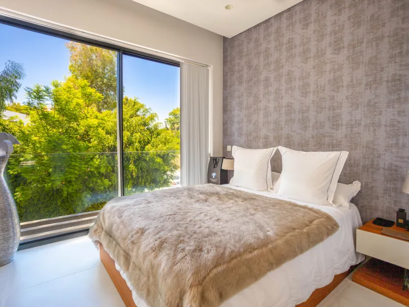 Architectural elegance meets Mediterranean serenity in this beautifully designed villa, tucked within the exclusive Arboleda residential enclave—perfectly situated between Marbella, San Pedro and Benahavís.