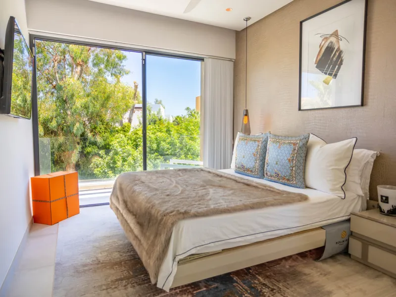 Architectural elegance meets Mediterranean serenity in this beautifully designed villa, tucked within the exclusive Arboleda residential enclave—perfectly situated between Marbella, San Pedro and Benahavís.