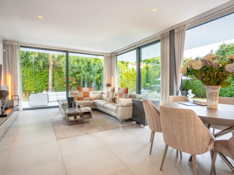 Architectural elegance meets Mediterranean serenity in this beautifully designed villa, tucked within the exclusive Arboleda residential enclave—perfectly situated between Marbella, San Pedro and Benahavís.