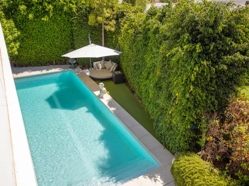 Architectural elegance meets Mediterranean serenity in this beautifully designed villa, tucked within the exclusive Arboleda residential enclave—perfectly situated between Marbella, San Pedro and Benahavís.