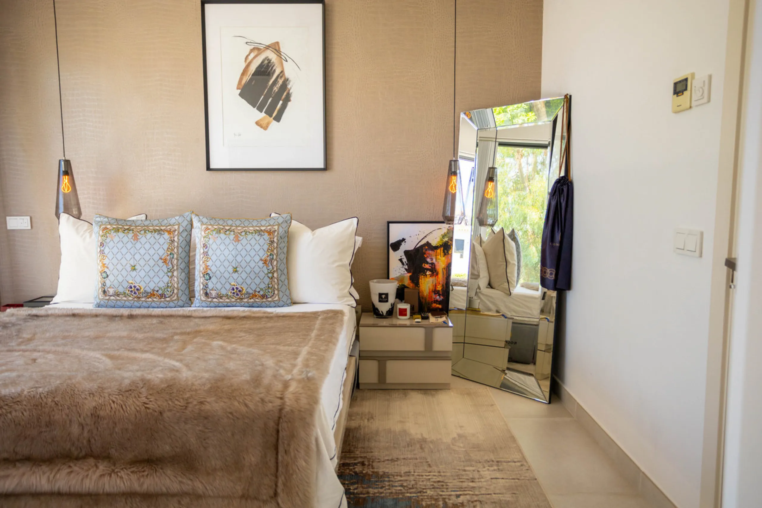 Architectural elegance meets Mediterranean serenity in this beautifully designed villa, tucked within the exclusive Arboleda residential enclave—perfectly situated between Marbella, San Pedro and Benahavís.