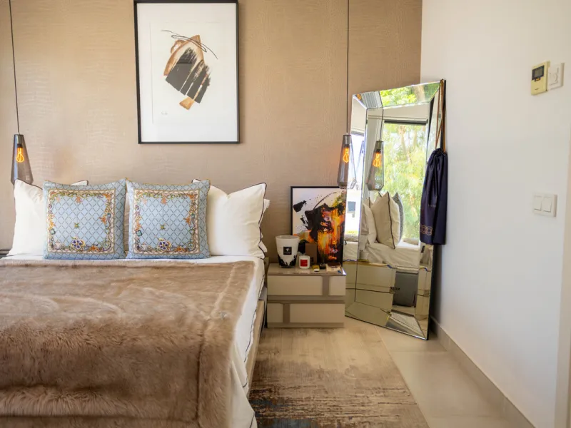 Architectural elegance meets Mediterranean serenity in this beautifully designed villa, tucked within the exclusive Arboleda residential enclave—perfectly situated between Marbella, San Pedro and Benahavís.