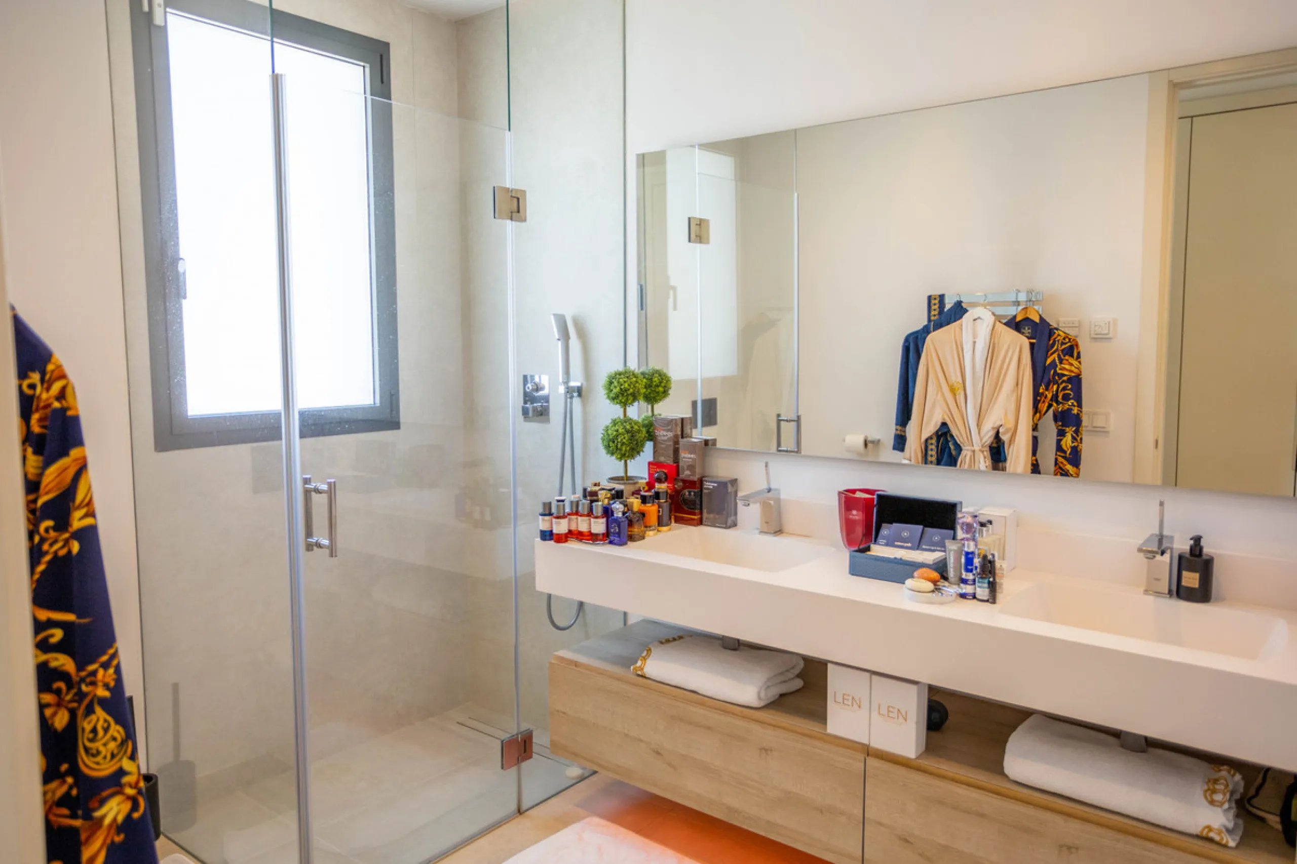 Architectural elegance meets Mediterranean serenity in this beautifully designed villa, tucked within the exclusive Arboleda residential enclave—perfectly situated between Marbella, San Pedro and Benahavís.
